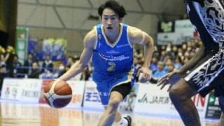 滋賀レイクスターズがリバウンドと3ポイントシュートで勢いをつかみ、三河に連勝