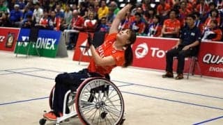狙うは金メダル。パラバドミントン里見紗李奈は車イスで「走る」
