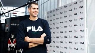 長身のイズナーにトーブは短すぎた？サウジアラビアで超リッチなエキシビションマッチ