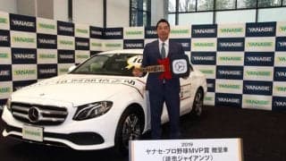 ヤナセ プロ野球MVP賞、現役引退の巨人・阿部選手にメルセデスベンツ贈呈