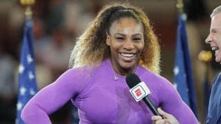 70発以上を連続でお見舞い！セレナがマイク・タイソンとボクシング練習