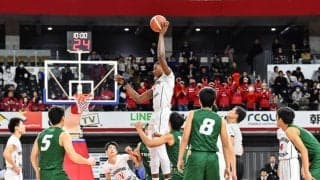 東山は試合が進むごとに調子を上げて初戦勝利、米須玲音は14アシストを記録