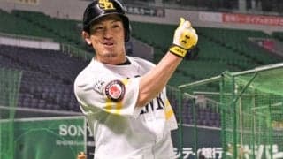 「熱男は双子だったんですね」鷹・松田宣が双子の兄との貴重写真公開「髪型も一緒」