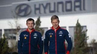 ヒュンダイ、タナック／ヤルベオヤのチームユニフォーム姿を公開