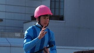 オイシン・マーフィー騎手に短期騎手免許交付