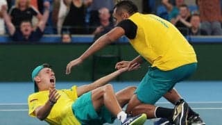 キリオスがデミノーを肩に担ぐ。地元豪、露が「ATPカップ」ベスト4進出