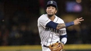 【MLB】「昨季最高の捕球と送球」　マ軍遊撃手の“ノールックジャンピングスロー”が再脚光