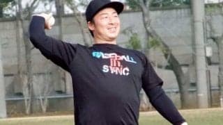 ロッテ移籍の美馬が自主トレ公開「優勝したい」　西武榎田と80Mの遠投も