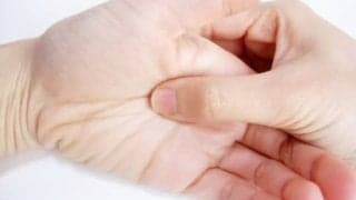 手は人体の縮図！指ヨガでお手軽セルフケア