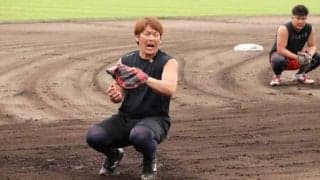 鷹・甲斐には「弱点がない」　燕移籍の嶋が絶賛する“弟子”の凄さとは…