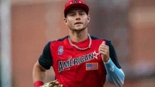 【MLB】衝撃の神業にファンも驚愕　マ軍外野手が飛ぶフリスビーに打球を命中「どんな魔術？」
