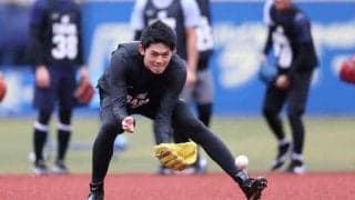 まるで野手…ロッテ佐々木朗が「志願」　ノックで軽快フィールディング披露