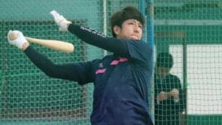 福田秀平、ロッテ入りの「実感ない」も…　報道陣への差し入れは「コアラのマーチ」