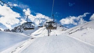 スキー場での合流をスムーズに！リフト券を事前決済、キャッシュレス化