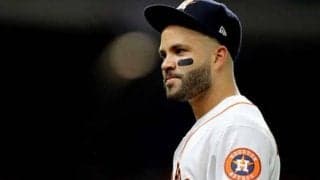 【MLB】アルトゥーベがヘッドホンを付けて…　ドミニカメディアのサイン盗み皮肉写真が話題