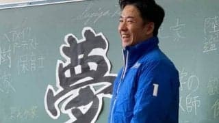 日ハム斎藤佑、野球少年からイジられる「ちゃんと青いハンカチでしたね…」