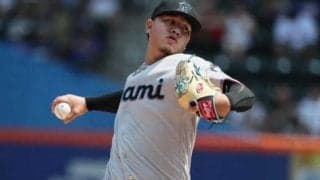 【MLB】マーリンズ日系3世右腕ヤマモトが施設訪問　美女婚約者との“お揃い”2Sも公開