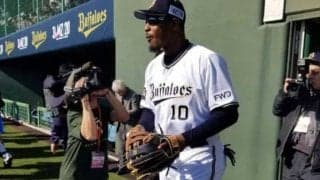 オリ新助っ人ジョーンズ、61スイングで7本柵越え　キャンプ初日に特打を敢行