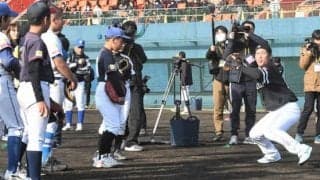 鷹・甲斐の“キャノン発動”に野球少年「すっげー」　同僚捕手嫉妬「俺にも…」