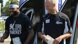 ロッテ新助っ人ジャクソン＆ハーマンが節分の豆まき　子供にファンサービスも