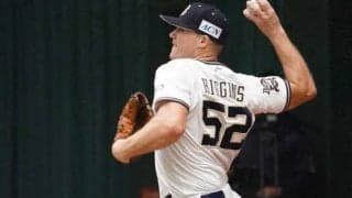 オリ新助っ人ヒギンス、気温7度も半袖で気合の初ブルペン　「まだまだ球速は出る」