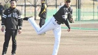 リハビリ組の鷹柳田、キャッチボールで強い送球披露　「いい感じ、でしたよね？」