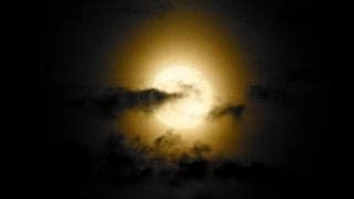 「月が二重にダブって見える」原因と対処法について