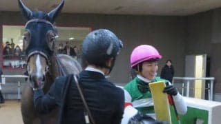 【新馬/東京6R】6番人気のアクロアイトが抜け出してデビューV！