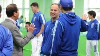 メジャーGG賞11度の名手は日本のキャンプをどう見た？　DeNA選手には金言授ける