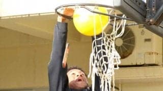 日ハム万波、児童養護施設を訪問しダンクSを披露　同僚・郡も驚愕「八村だ！」