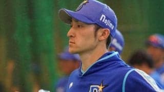 DeNA伊藤光がブルペンで実践することは　終了直後に投手と濃密コミュニケーション