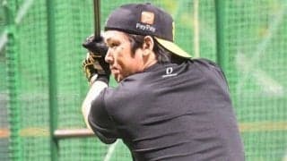 鷹、チーム1号は甲斐！　ノムさん「19」を今季継承、初打席で豪快弾