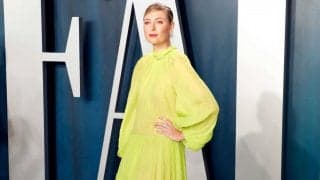 ゴージャスな衣装を着たシャラポワが、恋人とアカデミー賞アフターパーティに出席