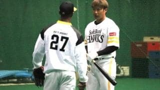 鷹グラシアルがキャンプ合流　工藤監督が語るバレンティンとの併用プランは…