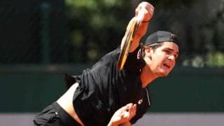 アンダーサーブで試合は大荒れ。地元選手を相手に使い、ブーイングの嵐