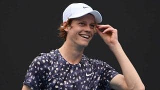 ボールキッズたちがセンターコートで可愛らしいラリー。アクシデントによる中断で