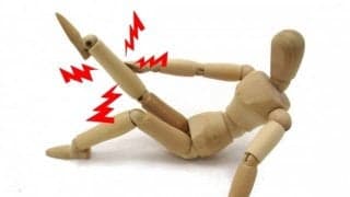 足がつる中高年必見！寝てる時に足がつる原因と予防法とは