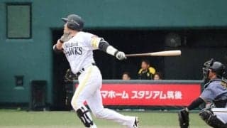 鷹・内川が柳田と共に実戦復帰　2打席外野フライ「思ったより違和感なく」
