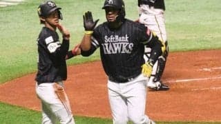 鷹バレンティン、OP戦初アーチも4回の激走生還を自賛「あんないいプレーを続けたい」