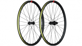 チューブレスタイヤの装着を簡易化したMTB用カーボンホイール「WH-C1600M」発売