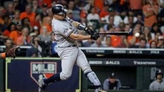 【MLB】ありえないバット飛ばしに球場騒然！　ファンの奇跡的キャッチ動画が話題「ワオ」