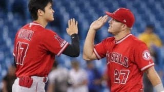 【MLB】大谷翔平を後ろからハグ！　トラウトとの2Sにファン悶絶「なんてかわいいの」