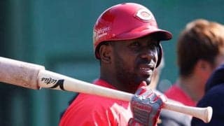 広島新助っ人ピレラ、右手首付近への死球で途中交代　代走は小園