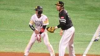 鷹・松田宣、“10年ぶり”一塁手「違和感なく」　工藤監督「シミュレーションの1つ」