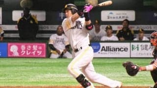 鷹・松田宣、1試合2発となる3ラン　無人の右翼席へ2度の熱男パフォ