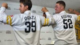 支配下昇格の鷹リチャードが爆笑会見　まず尾形に電話、後ろの座席で「僕にもあるんじゃ…」