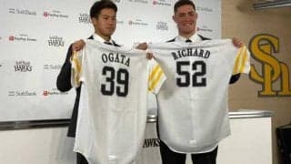 鷹・尾形「サンキュー」リチャード「宗さんのように」　会見での一問一答