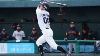ロッテ鳥谷、実戦初打席は三邪飛　「3番・遊撃」でデビュー、いきなり軽快守備も