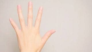 指がこわばる「ばね指」。その原因とは