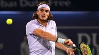 チチパスはツアー再開に向けて、さっそく芝コートで練習を開始